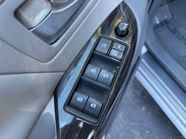 Used 2015 Toyota Sienna XLE w/ XLE Navigation Package FWD image 11