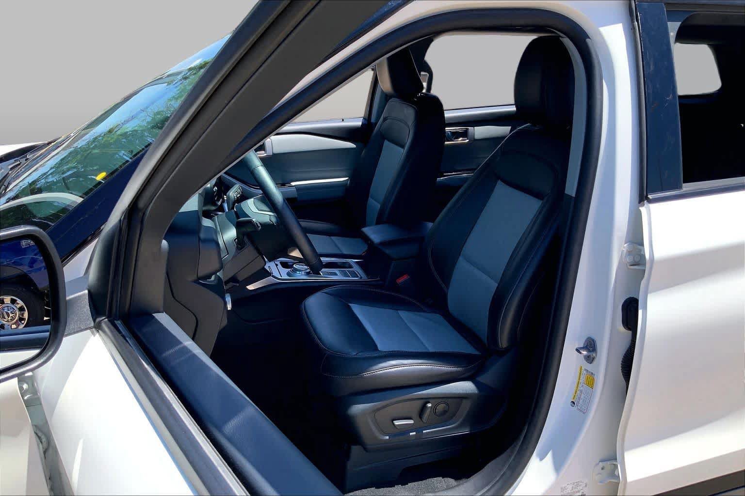 Used 2022 Ford Explorer XLT w/ Equipment Group 202A RWD image 8