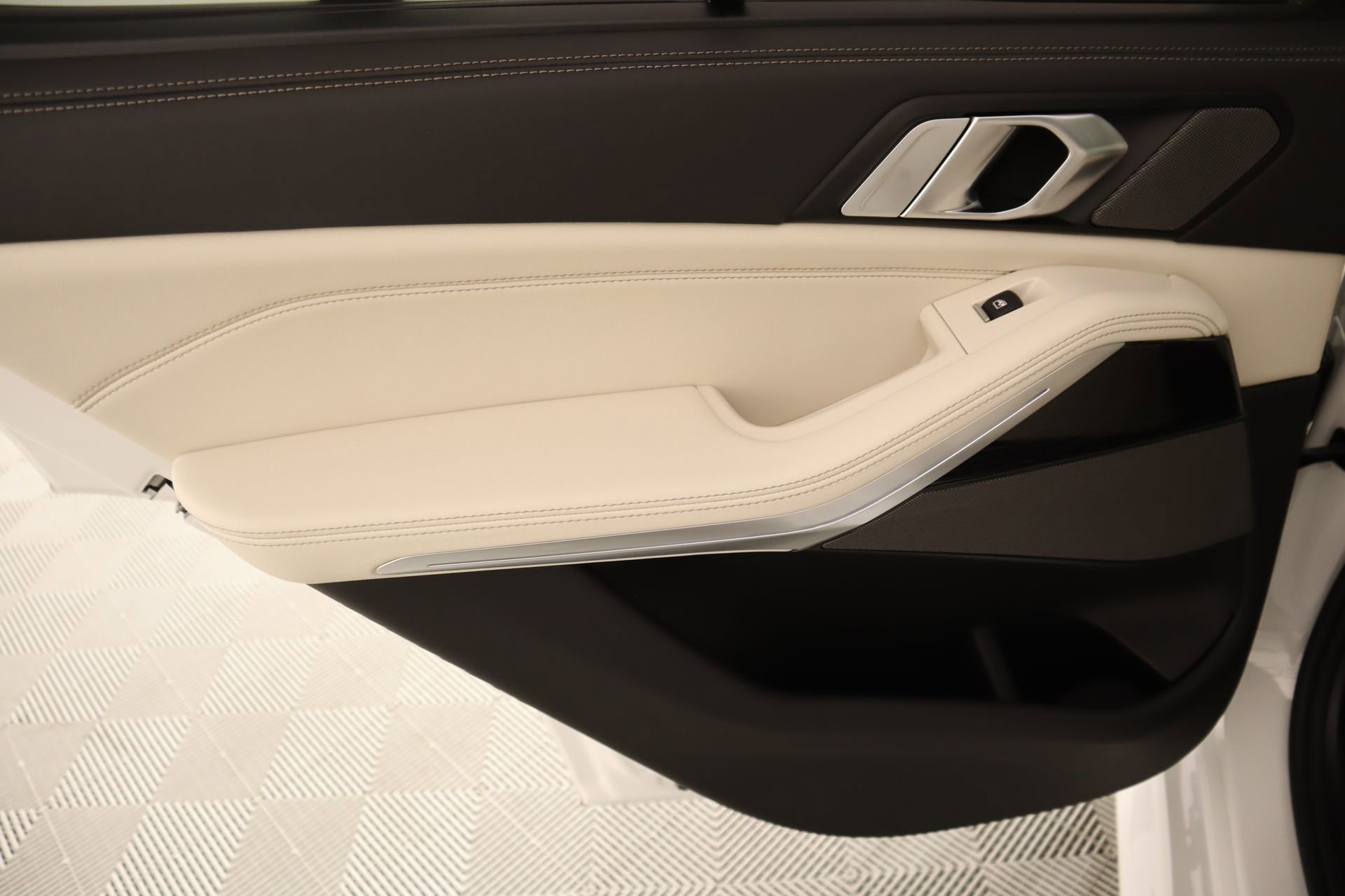 New 2026 BMW X5 xDrive40i w/ M Sport Package image 18