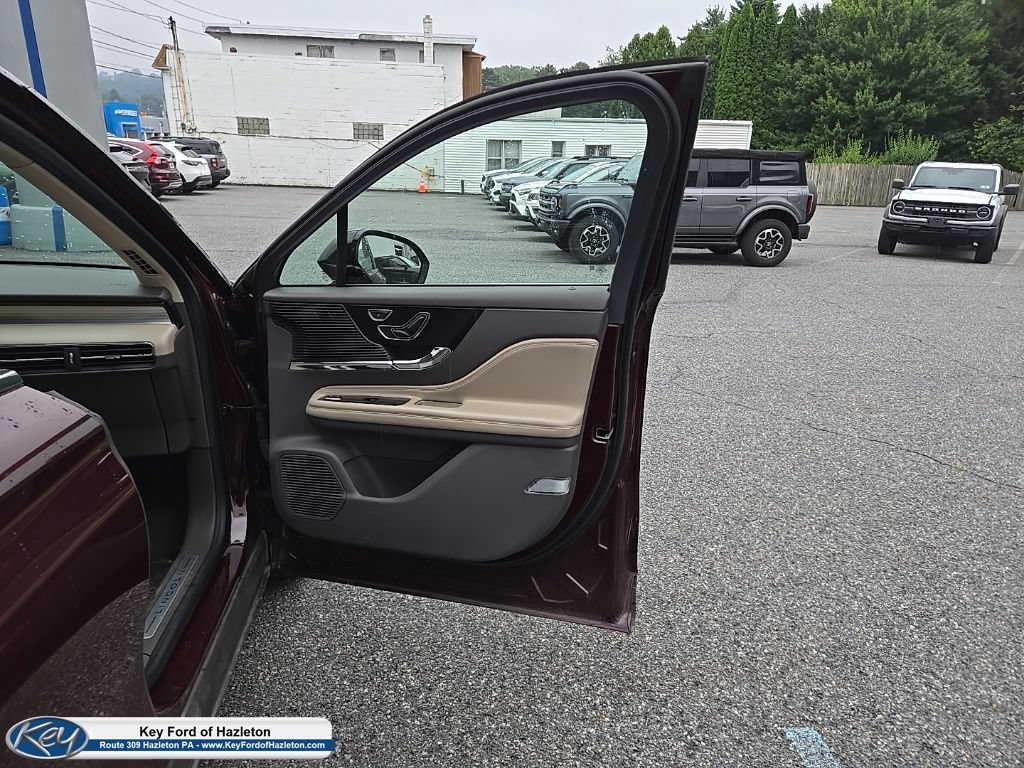 Used 2021 Lincoln Corsair AWD w/ Premium Package image 20