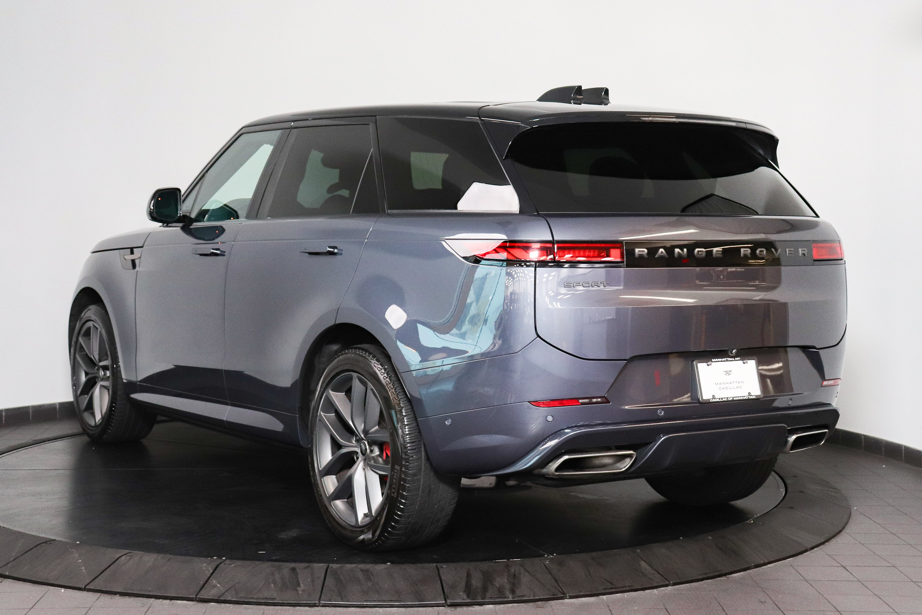 Used 2024 Land Rover Range Rover Sport Dynamic SE AWD/4WD image 4
