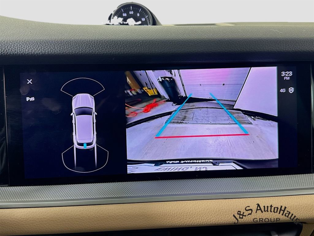 Used 2024 Porsche Cayenne w/ Premium Package image 20