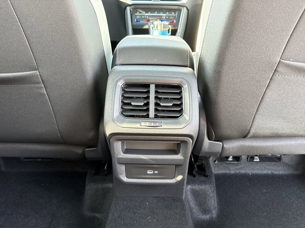 New 2025 Volkswagen Taos SE image 22