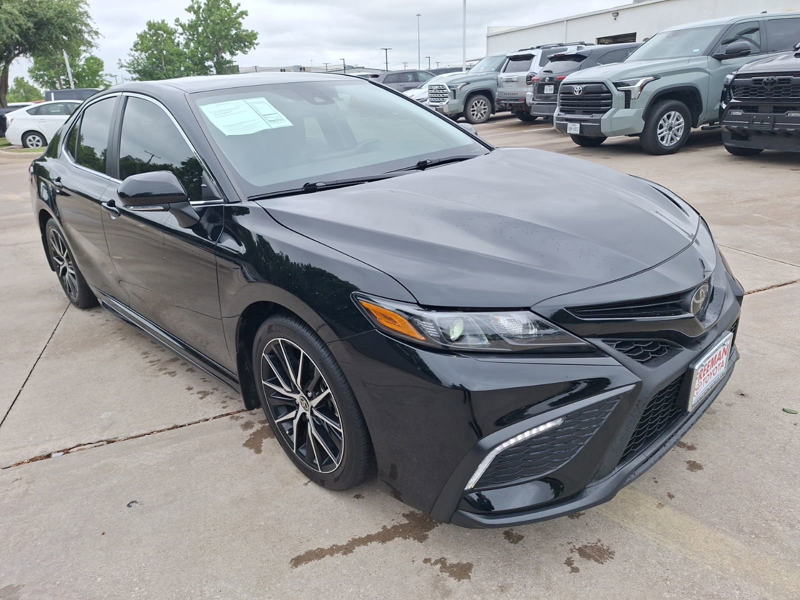 Used 2023 Toyota Camry SE w/ Convenience Package FWD image 8