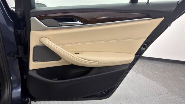 Used 2018 BMW 540i RWD image 21