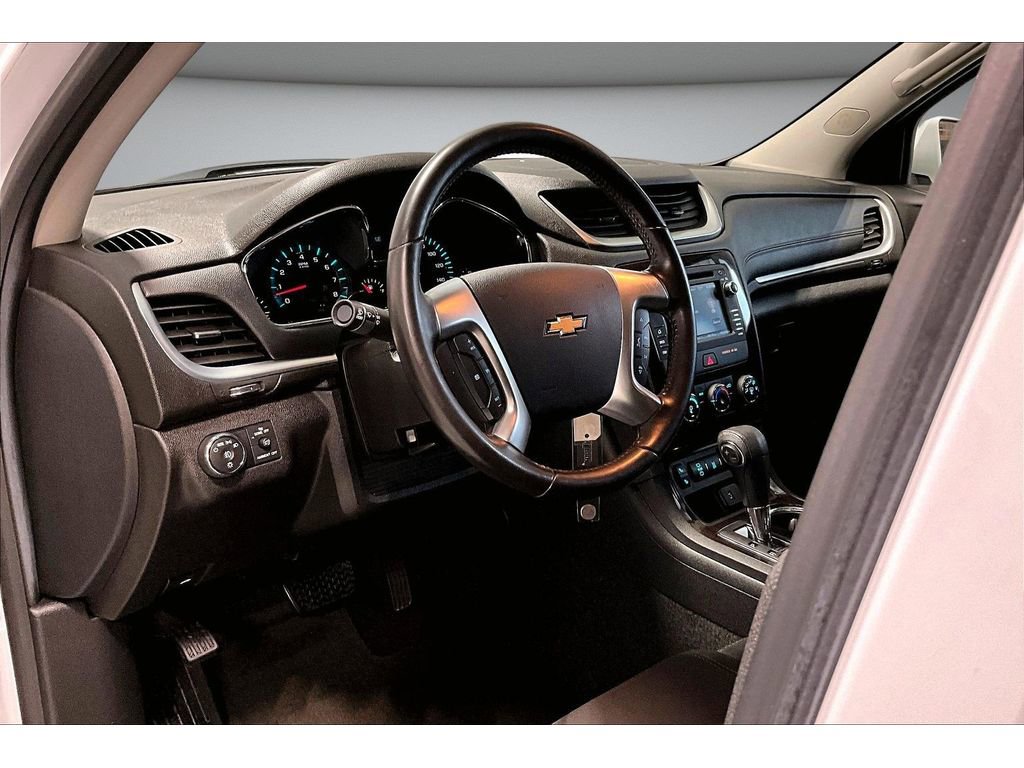 Used 2017 Chevrolet Traverse LT w/ Style and Technology Package FWD image 16
