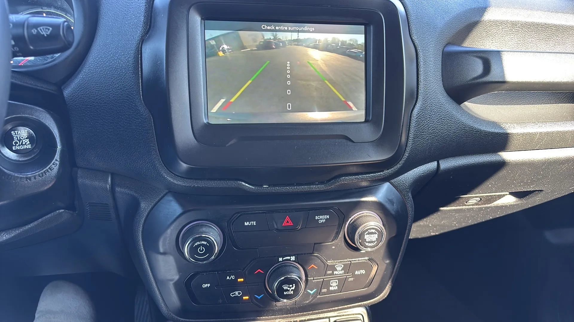 Used 2019 Jeep Renegade Latitude AWD/4WD image 21