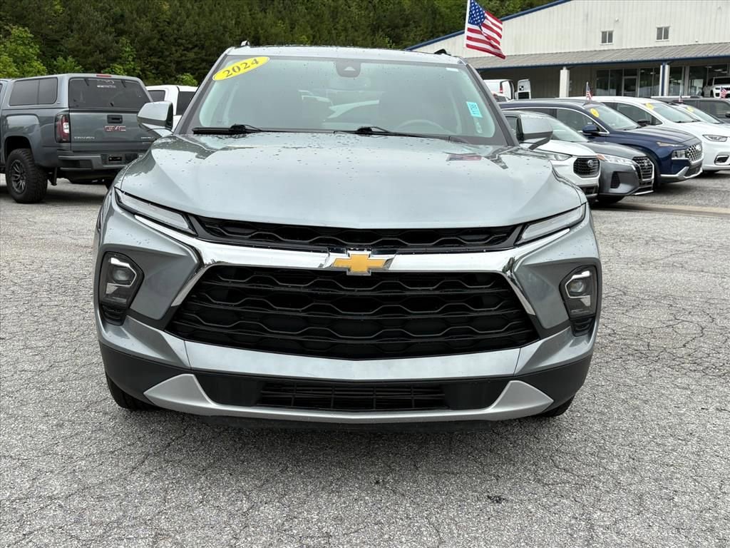 Used 2024 Chevrolet Blazer LT w/ Convenience Package FWD image 2