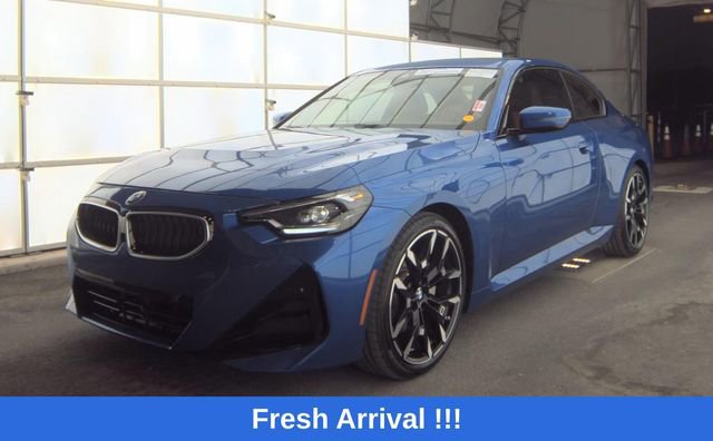 Used 2025 BMW 230i Coupe w/ M Sport Package RWD video 1