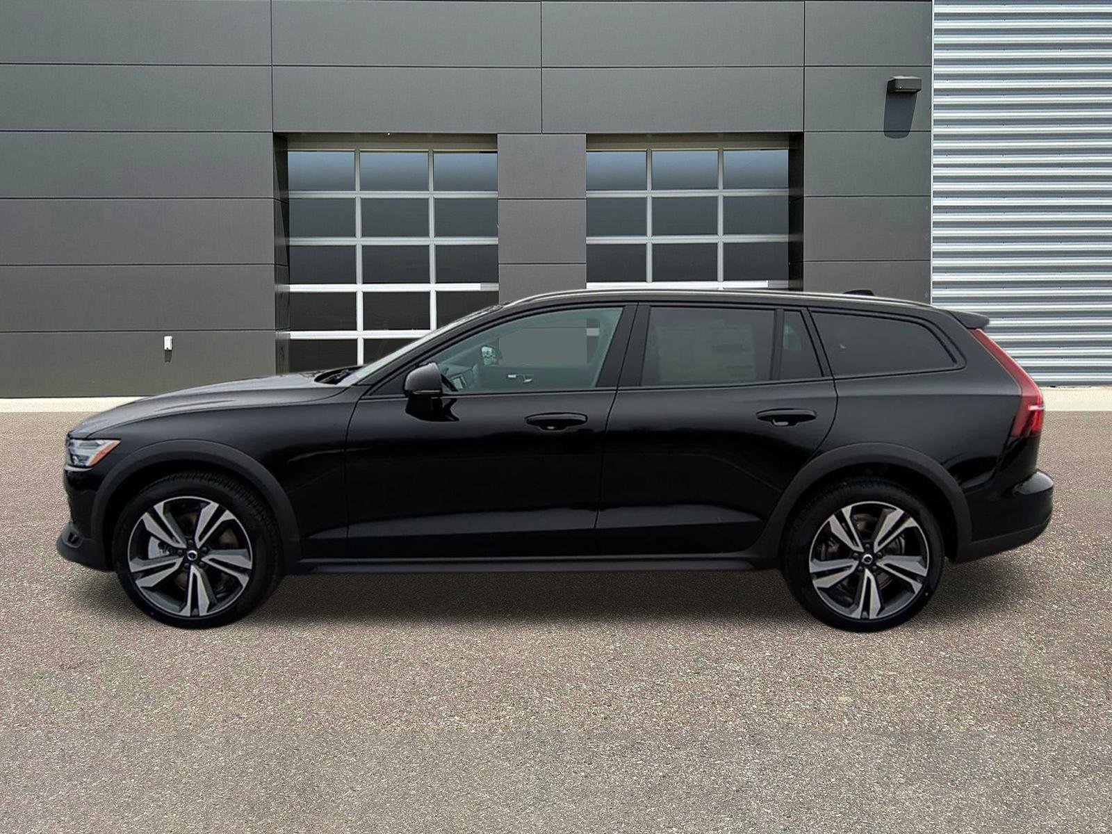 New 2026 Volvo V60 B5 Cross Country Plus w/ Protection Package Premier AWD/4WD image 4
