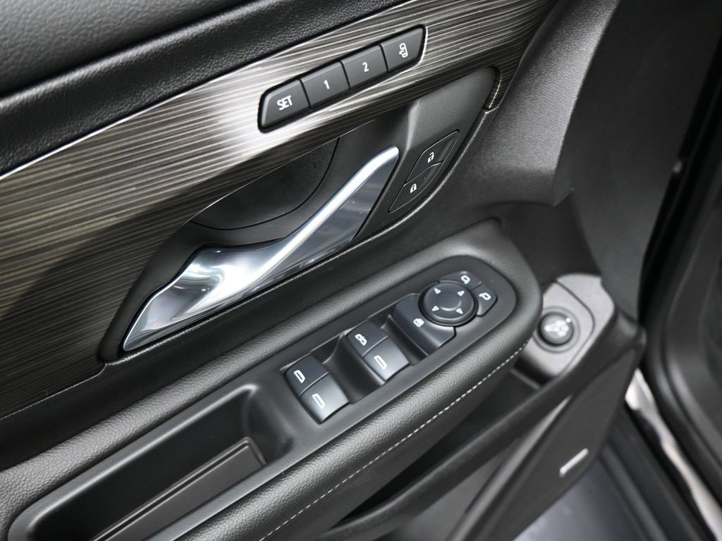 Certified 2024 GMC Terrain SLT w/ Infotainment Package II image 11