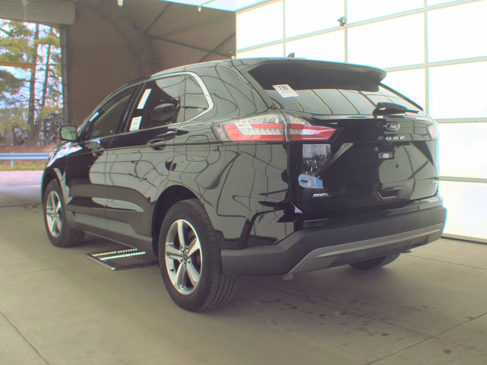 Used 2024 Ford Edge SEL w/ Convenience Package AWD/4WD image 8