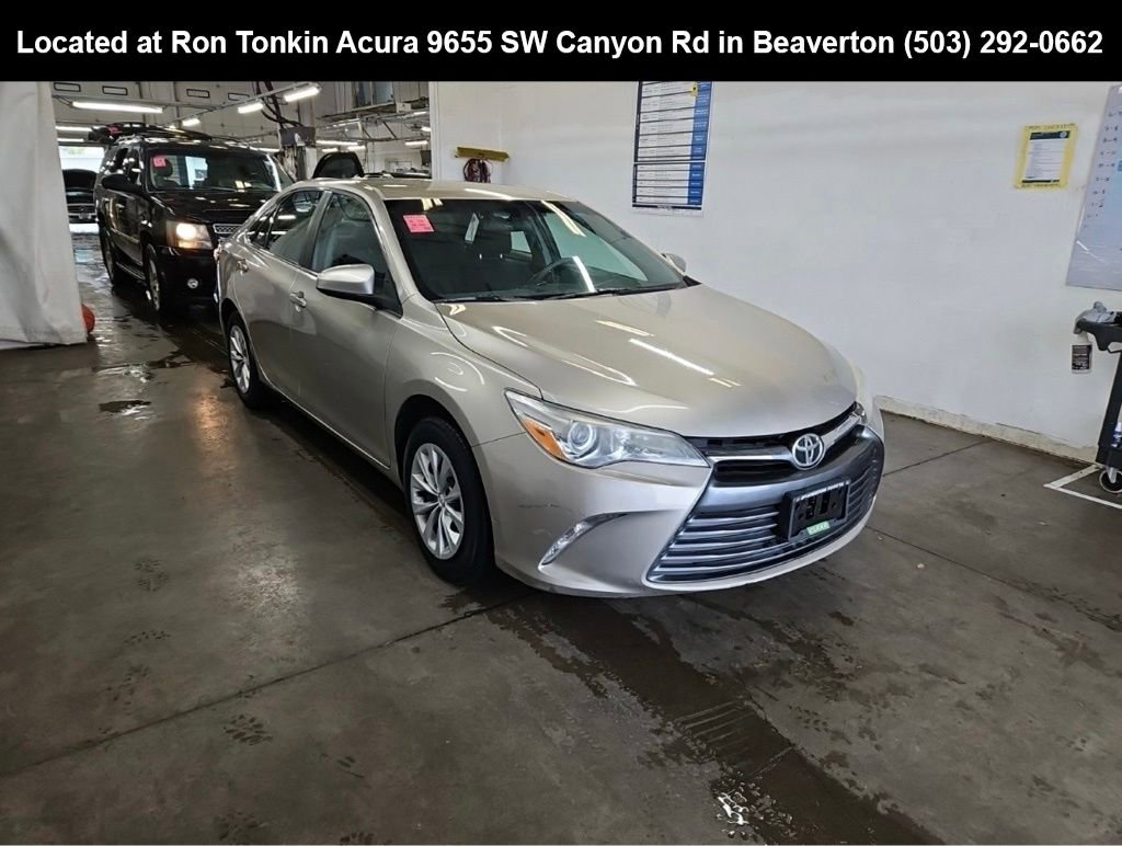 Used 2017 Toyota Camry LE FWD image 1
