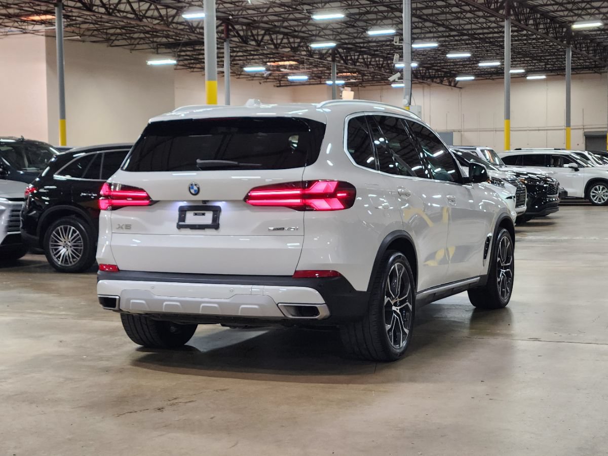 Used 2024 BMW X5 sDrive40i w/ Parking Assistance Package RWD image 7