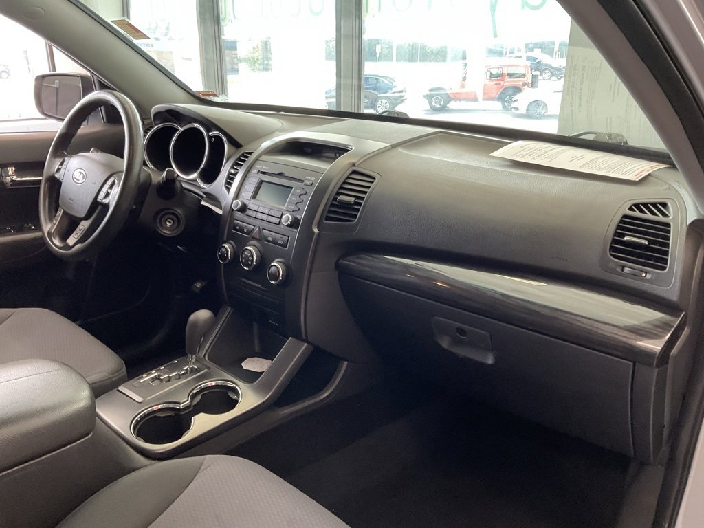 Used 2013 Kia Sorento LX image 16