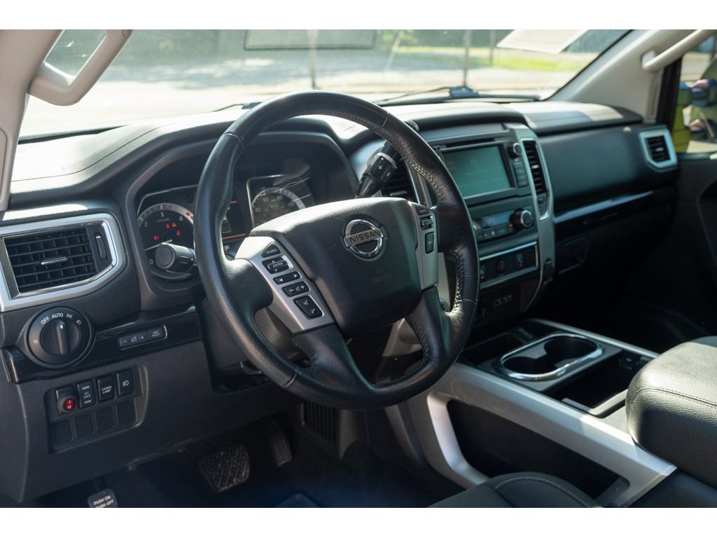 Used 2019 Nissan Titan SV w/ SV Convenience Package AWD/4WD image 11