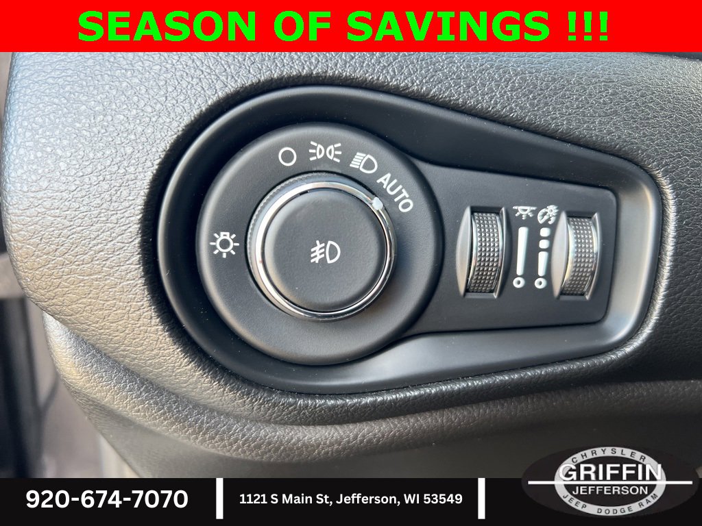 Used 2019 Jeep Renegade Latitude w/ Cold Weather Group image 19