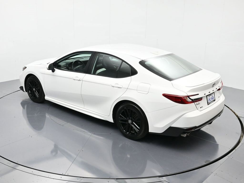 Used 2025 Toyota Camry SE image 33