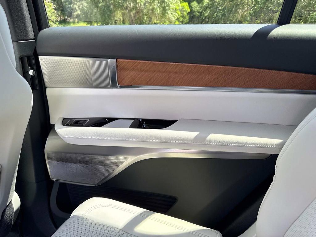 New 2026 Cadillac Vistiq Luxury image 14