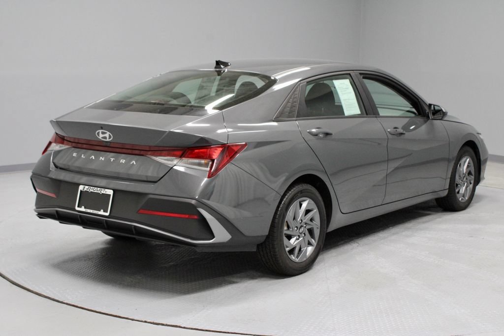 Used 2024 Hyundai Elantra SEL FWD image 13