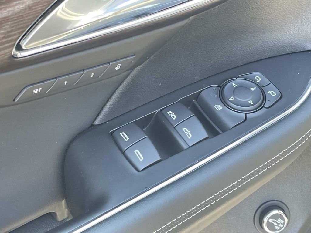 Used 2023 Buick Envision Avenir image 16