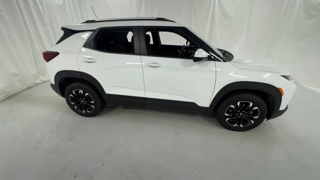 Used 2023 Chevrolet TrailBlazer LT w/ Convenience Package AWD/4WD image 2