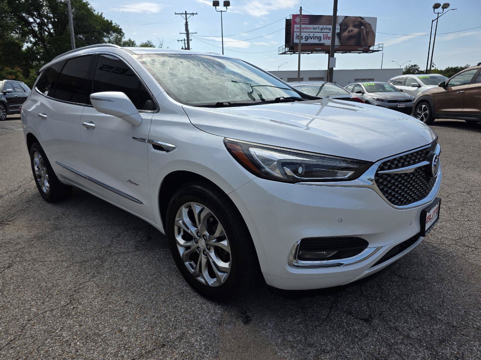 Used 2020 Buick Enclave Avenir w/ Avenir Technology Package FWD image 3
