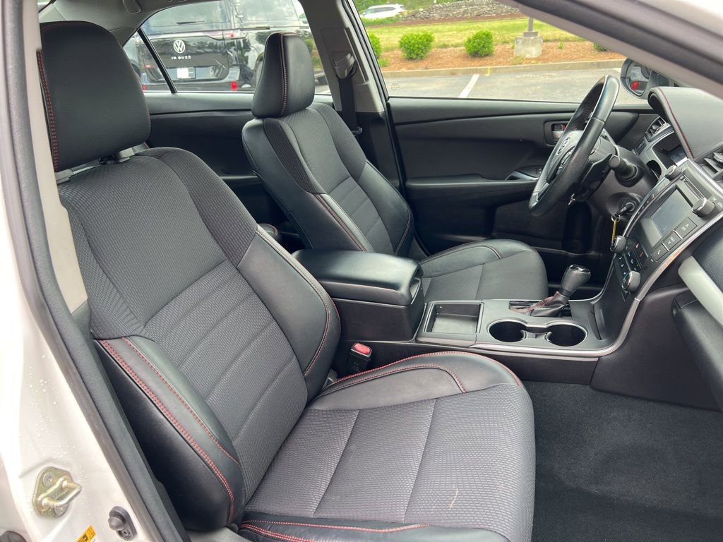 Used 2017 Toyota Camry SE w/ Moonroof Package FWD image 23