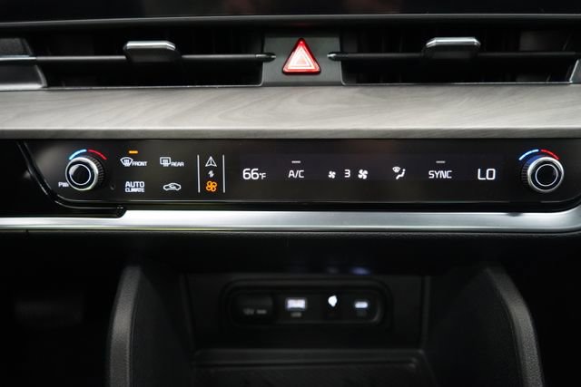 Used 2025 Kia Sportage X-Line w/ Premium Package AWD/4WD image 34