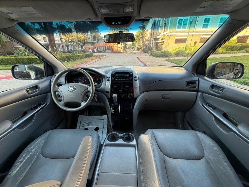 Used 2010 Toyota Sienna LE FWD image 45