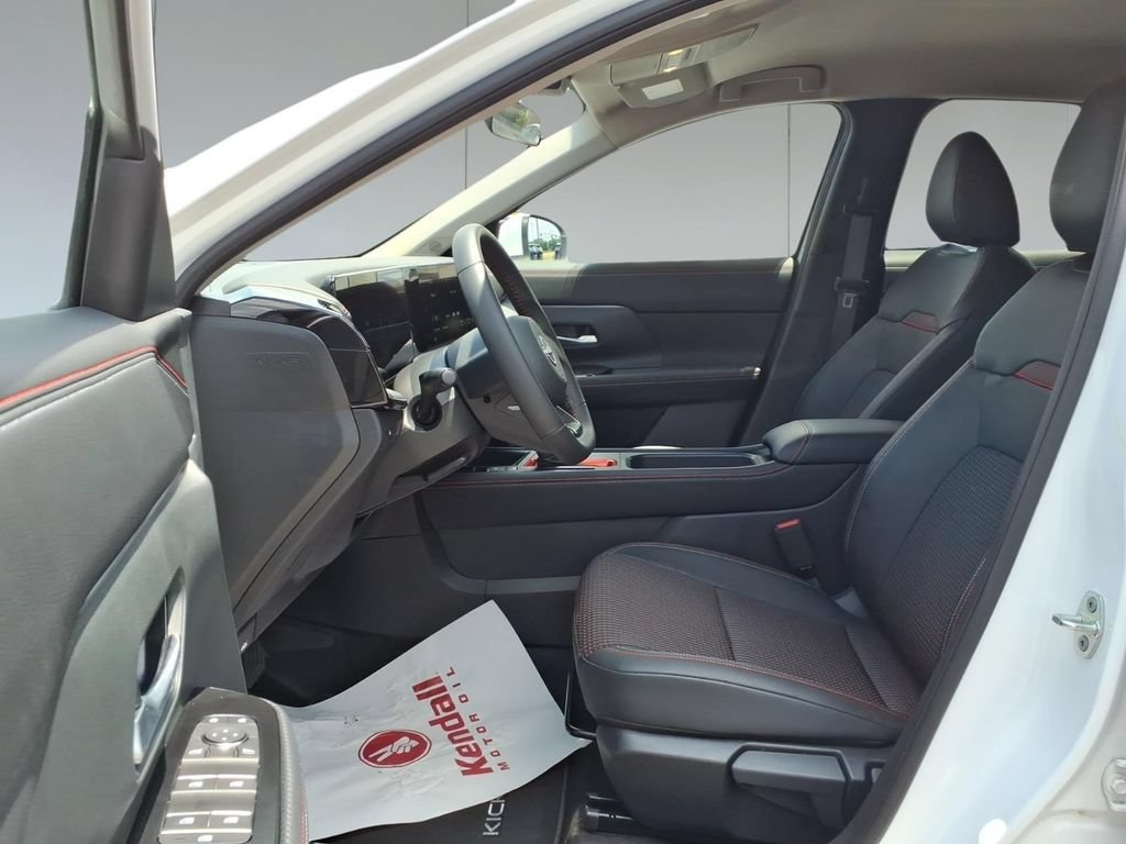New 2025 Nissan Kicks SR w/ Illumination Package AWD/4WD image 14