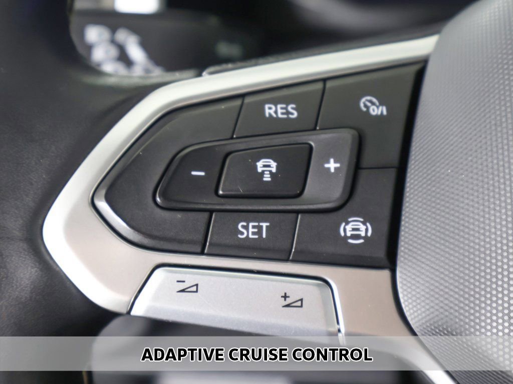 Used 2023 Volkswagen Atlas Cross Sport SE w/ Panoramic Sunroof Package image 4