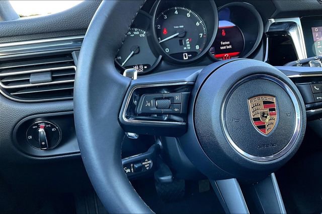 Used 2025 Porsche Macan image 11