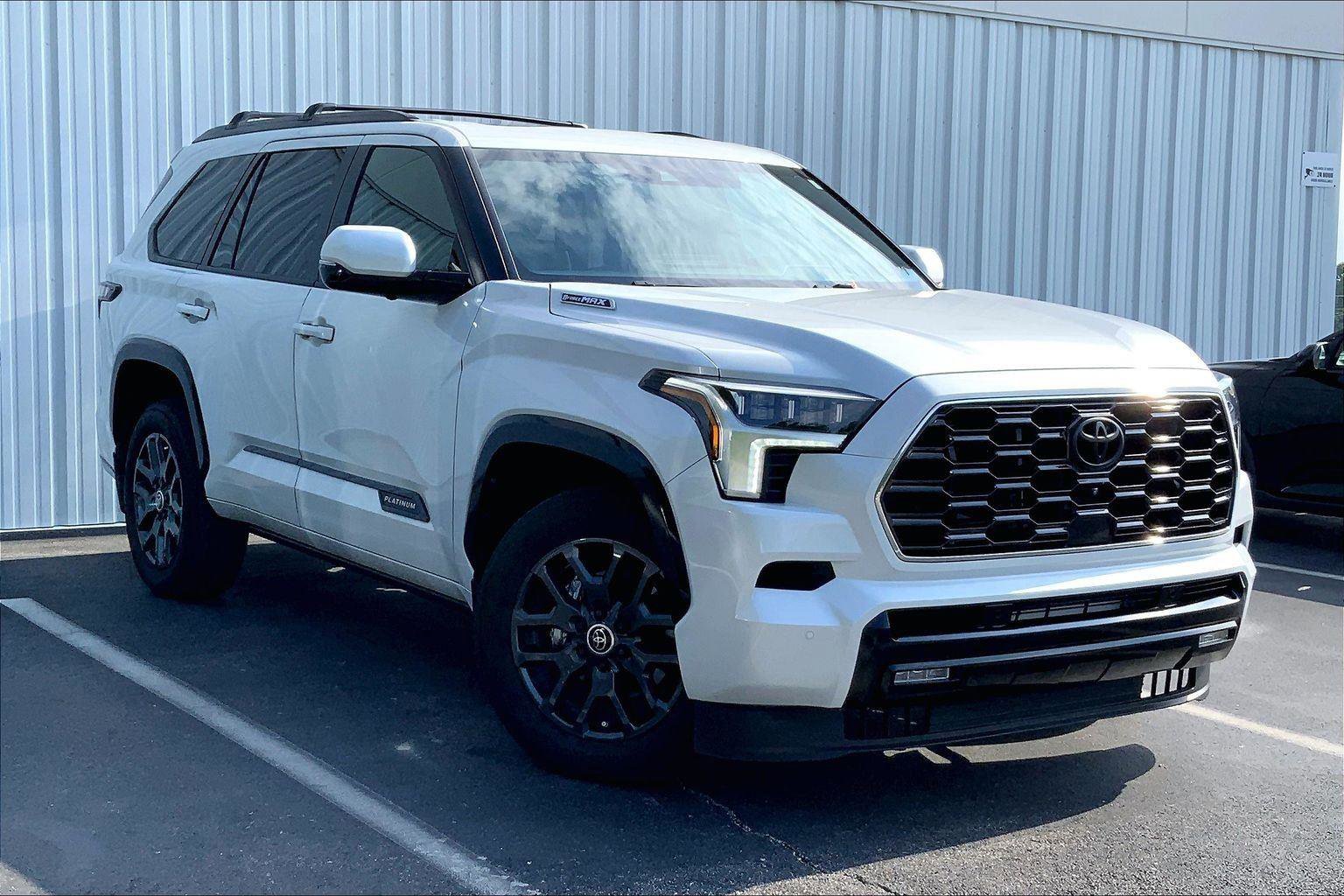 Used 2024 Toyota Sequoia Platinum AWD/4WD image 2
