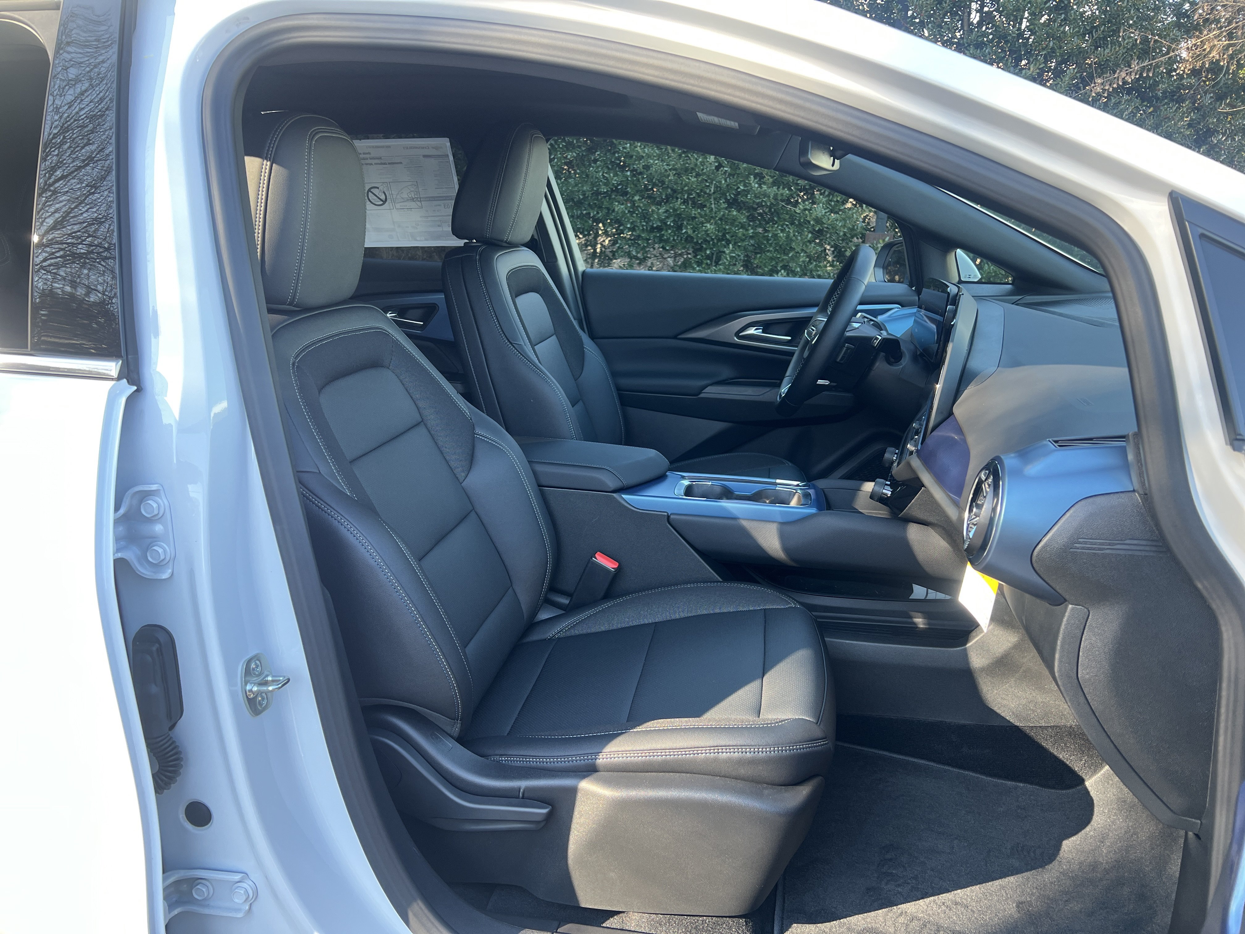 New 2026 Chevrolet Equinox EV LT AWD/4WD image 34