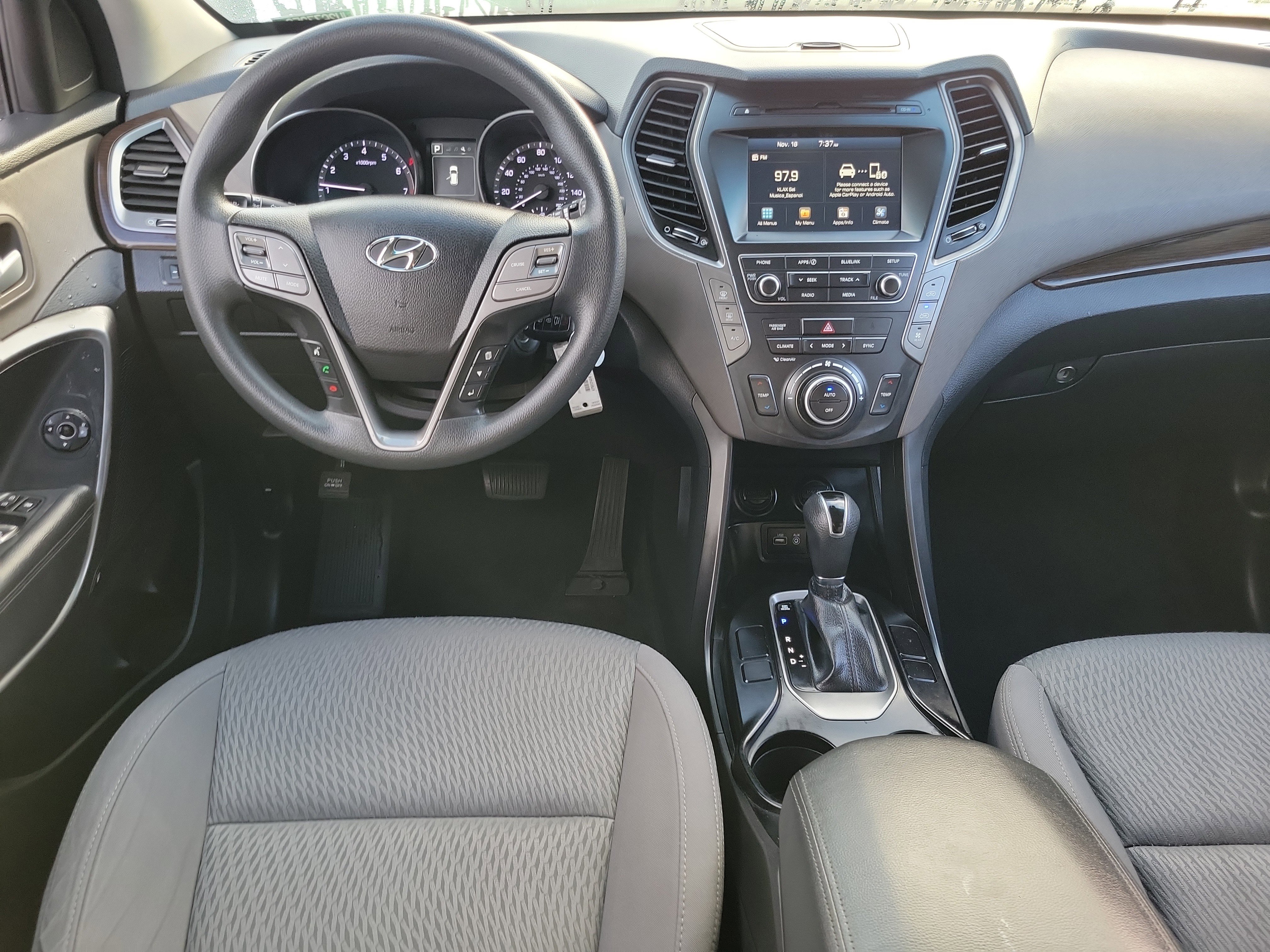 Used 2018 Hyundai Santa Fe SE image 6
