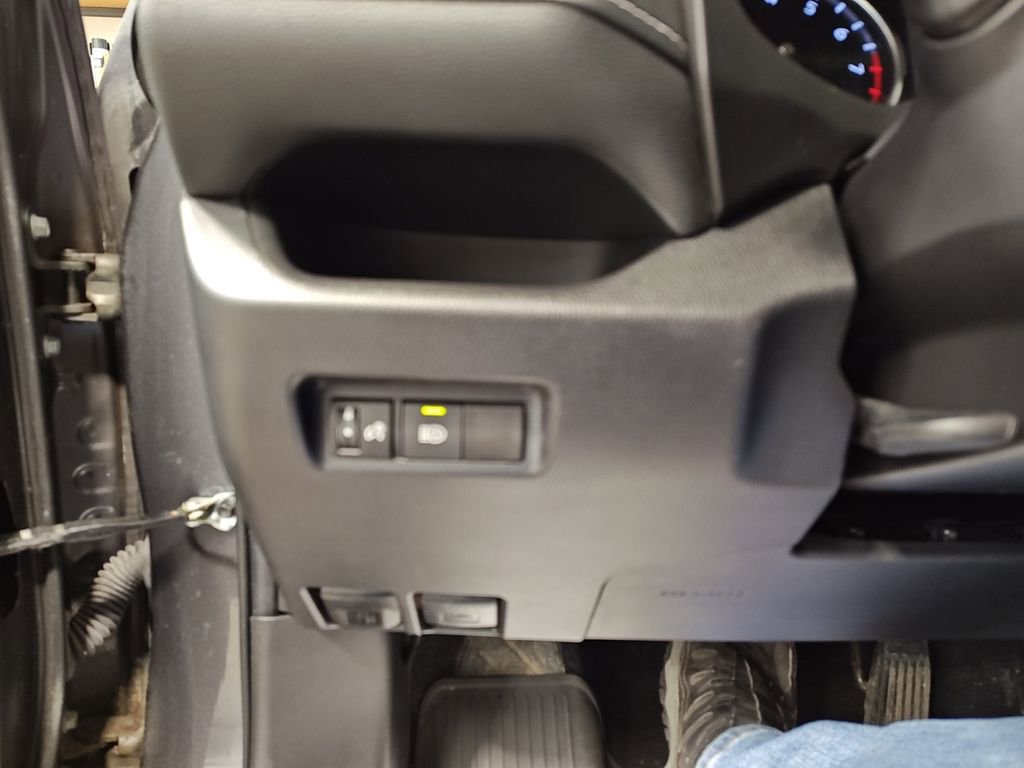 Used 2022 Toyota RAV4 LE image 27