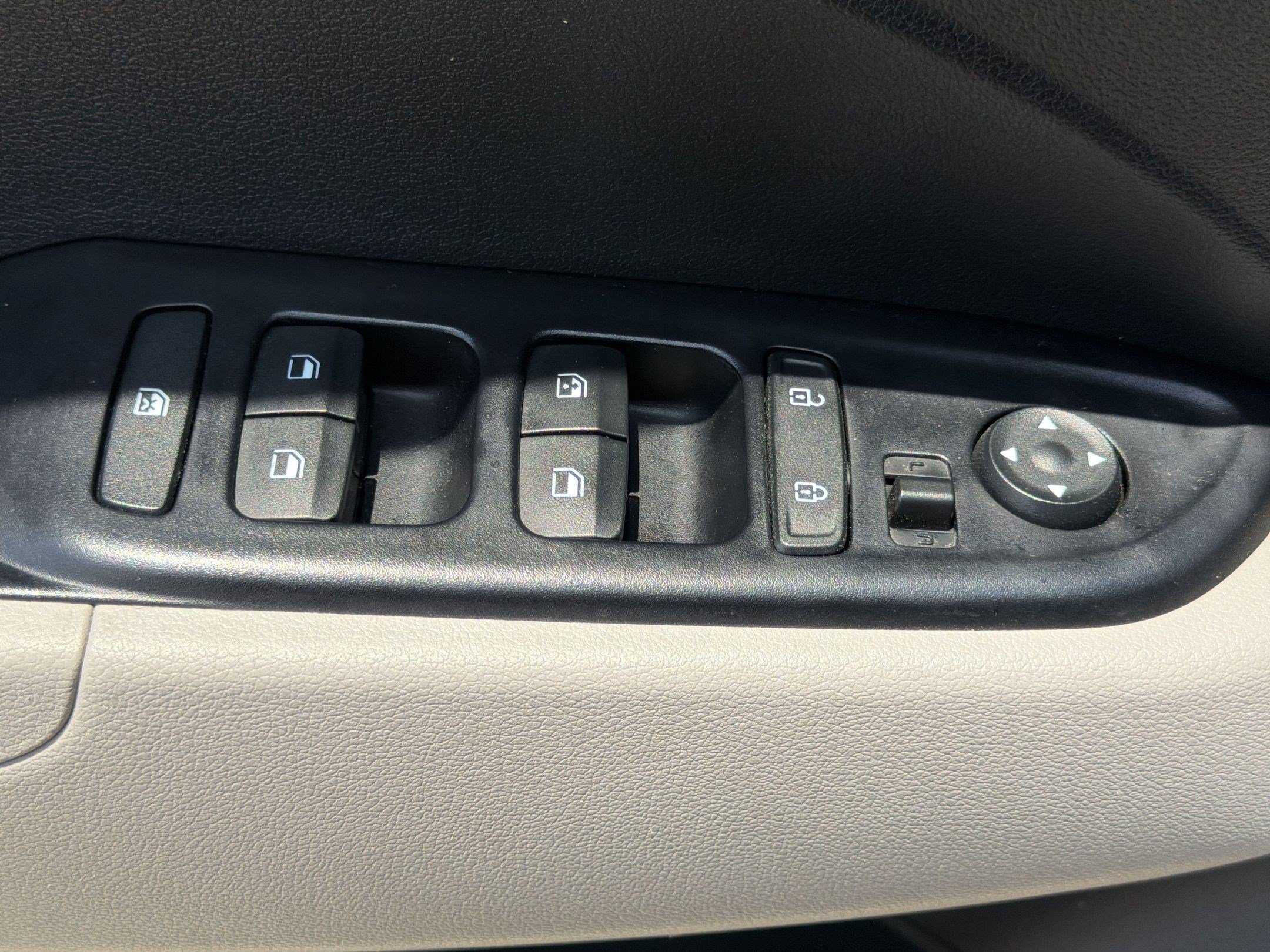 Used 2021 Hyundai Venue SEL w/ Premium Package FWD image 24