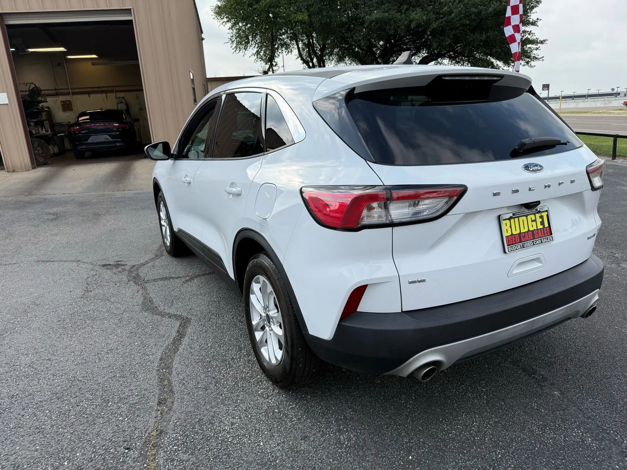 Used 2020 Ford Escape SE image 7
