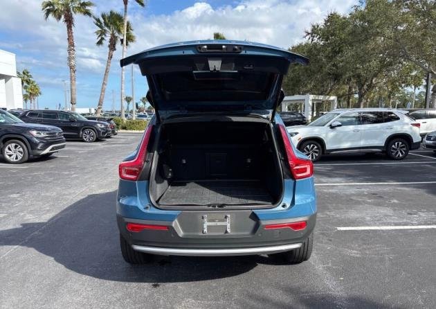 Certified 2023 Volvo XC40 B5 Plus w/ Driver Assist Package image 7