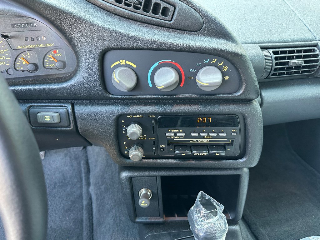 Used 1993 Chevrolet Camaro Z28 image 40