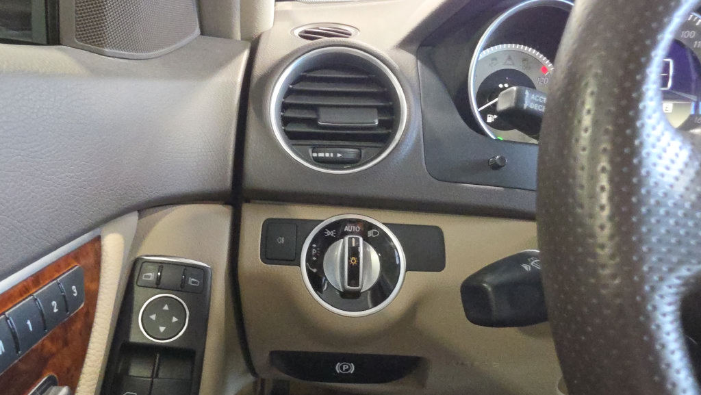 Used 2012 Mercedes-Benz C 300 4MATIC Sedan image 24