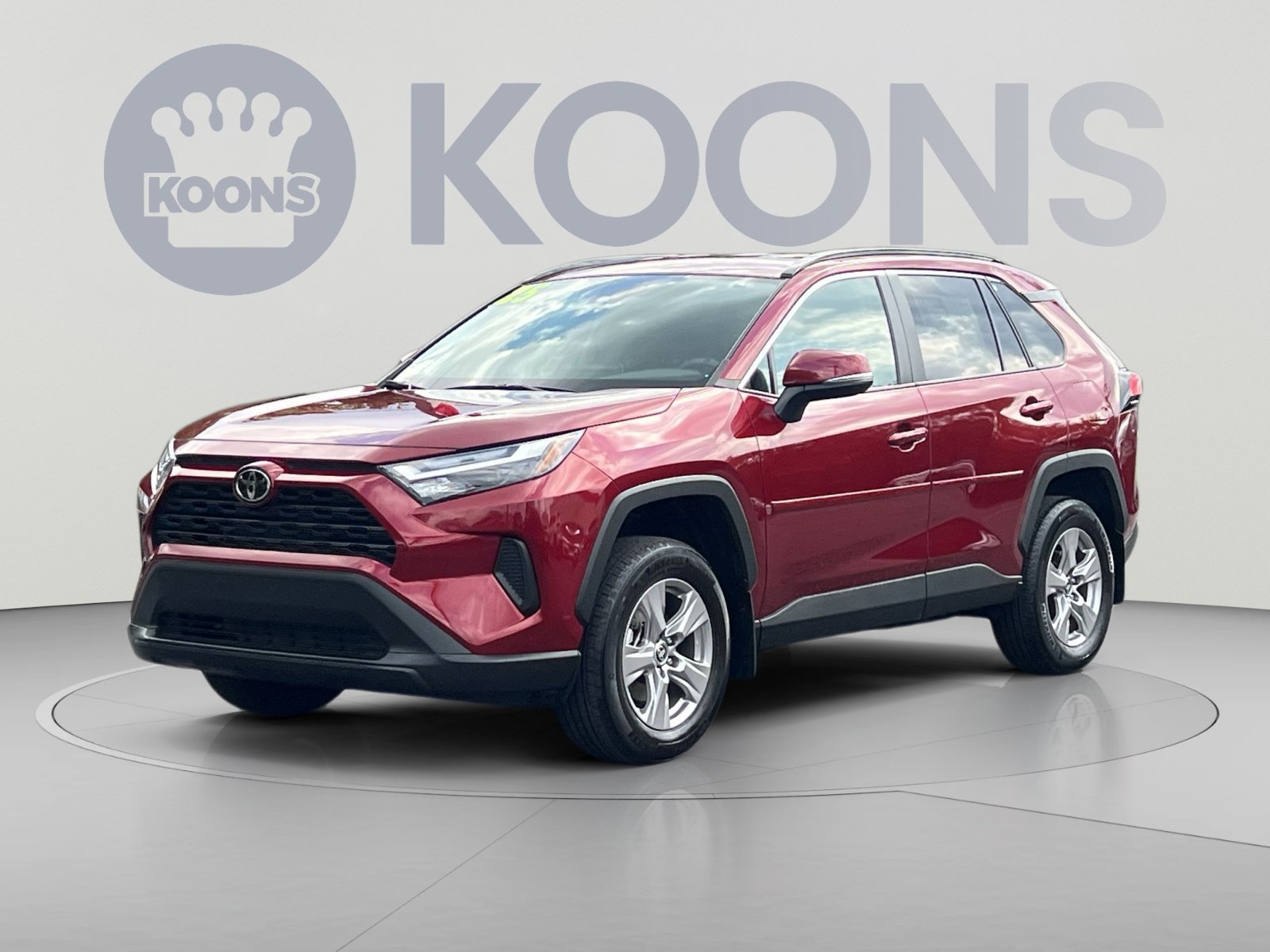 Used 2025 Toyota RAV4 XLE AWD/4WD image 1
