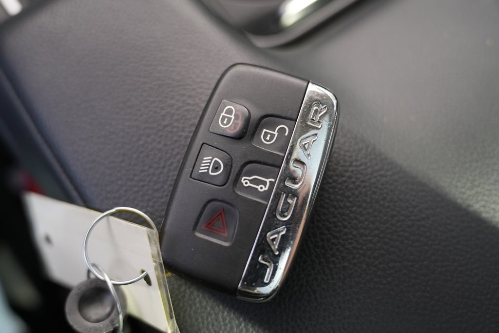 Used 2019 Jaguar F-PACE Premium image 66