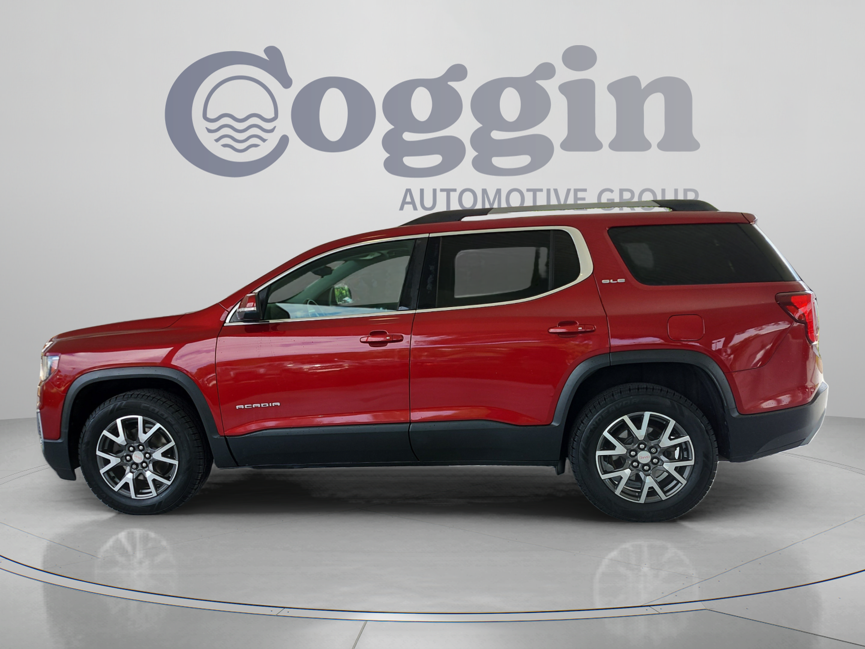 Used 2020 GMC Acadia SLE w/ Driver Convenience Package FWD image 2