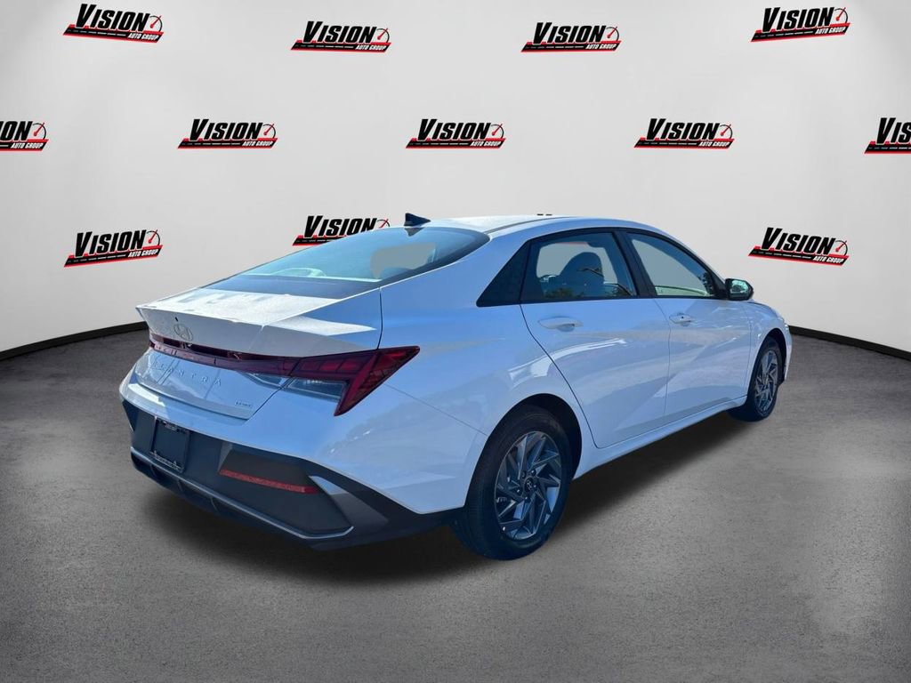 New 2025 Hyundai Elantra Blue image 5
