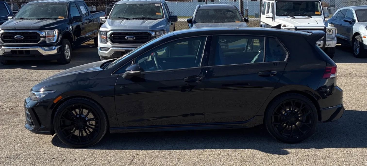 Used 2025 Volkswagen Golf R Black Edition image 7