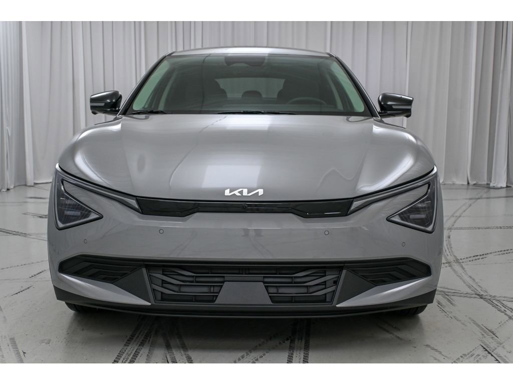 Used 2025 Kia EV6 Light w/ Light LR Technology Package image 3
