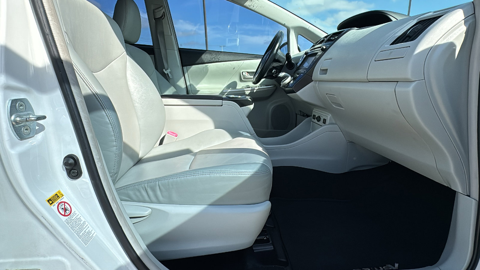 Used 2013 Toyota Prius V image 25