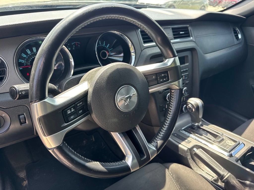 Used 2013 Ford Mustang Coupe RWD image 9